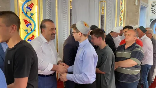 Başkan Talus, bayramda da çalışanları unutmadı