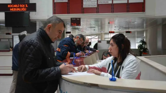 Kocaeli'nin ilk EYT emeklisi oldu
