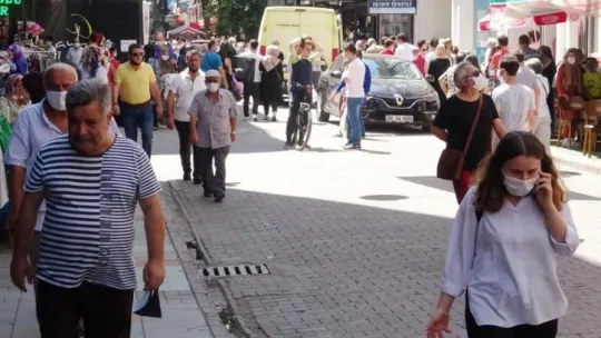 Bayram alışverişinde sosyal mesafe ve maske unutuldu