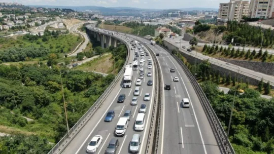 Bayram dönüşü zincirleme kaza TEM'i kilitledi!