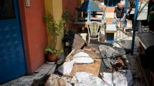 Bayram temizliği yapılan apartman dairesinde yangın