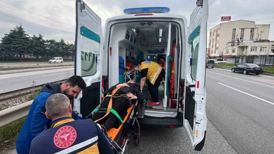 Bayram ziyaretine giden ailenin bulunduğu araç yan yattı
