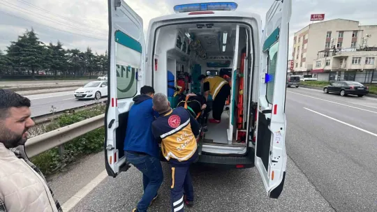 Bayram ziyaretine giden ailenin bulunduğu araç yan yattı