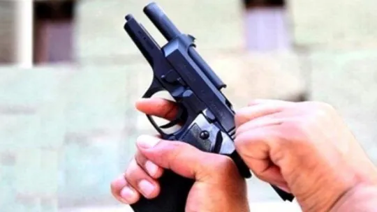 Bayramı tabancayla havaya ateş açarak kutladılar!