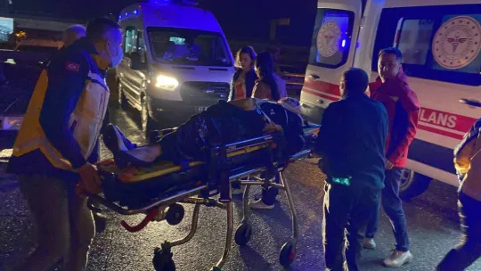 Bebekle binilen elektrik bisiklet otomobil ile çarpıştı