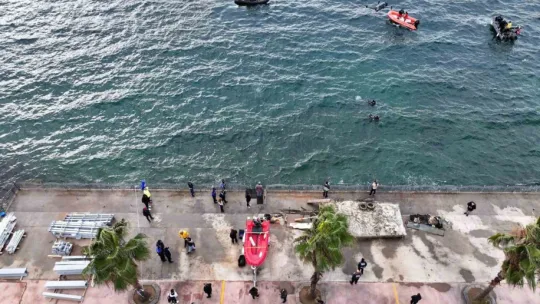 Belediye başkanı dalış yaptı, su altından müjdeyle çıktı