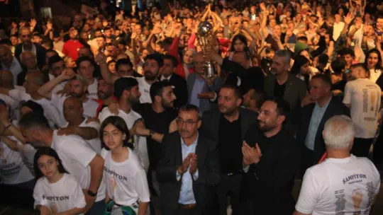 Şampiyonluk kutlamasında gergin anlar