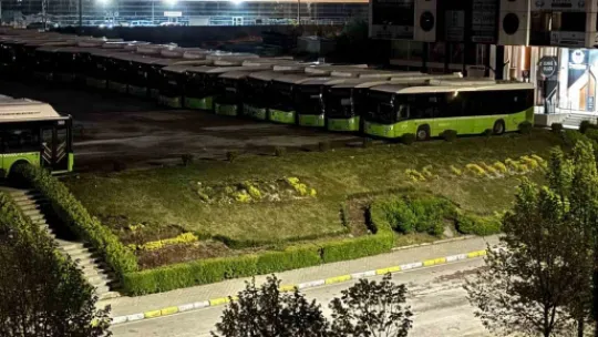 Otobüsü çalmaya çalışan hırsızlar suçüstü yakalandı