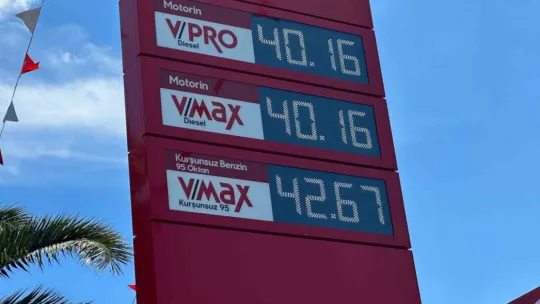 Benzin istasyonlarında fiyat tabelaları değişti
