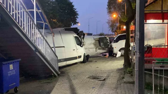 Benzin yüklü tanker kaza yaptı: D-130 kapatıldı, evler tahliye edildi