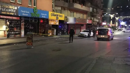Arkadaşı tarafından cadde ortasında silahla vuruldu
