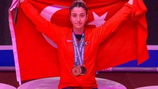 Berfin, Moskova'dan bronz ile döndü