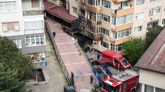 29 kişinin can verdiği bina fotoğraflara yansıdı