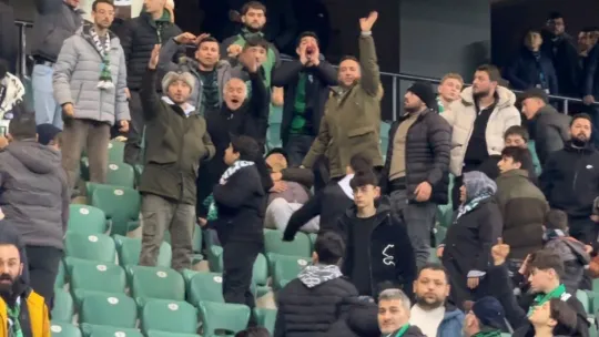 Beşiktaş tribünü karıştı!