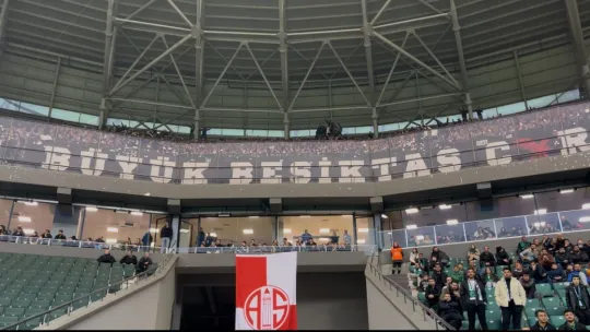 Beşiktaş tribünü karıştı!