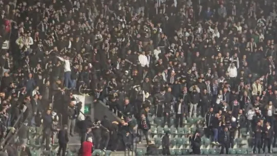 Beşiktaş tribünü karıştı!