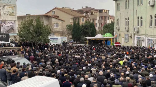Beşinci kattan düşen öğretmen, son yolculuğuna uğurlandı