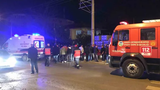 Beton direğe çarpan otomobil kağıt gibi ezildi: 1 ölü