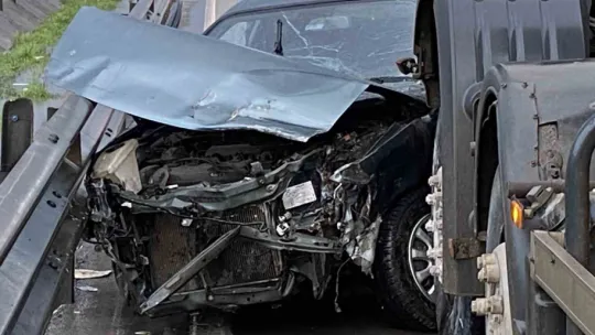 Beton mikseri ile çarpıştı hurdaya döndü: Yaralı var
