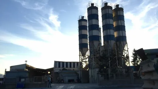 Beton santralinde 5 metre yükseklikten düştü