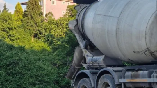 Betonu ormana boşalttı, suçüstü yakalandı