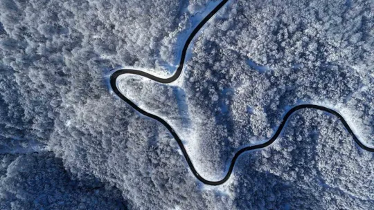 Beyaz, mavi ve yeşil birleşti: Eşsiz manzara mest etti