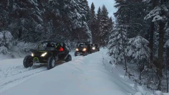 Beyaz örtünün keyfini UTV'lerle çıkardılar
