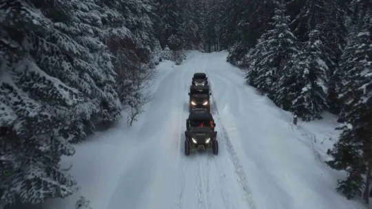 Beyaz örtünün keyfini UTV'lerle çıkardılar
