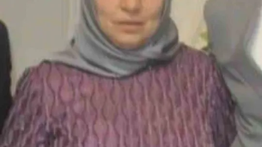 Bıçaklanarak öldürülen ve evlerinde yakılan çift gözyaşları içinde toprağa verildi