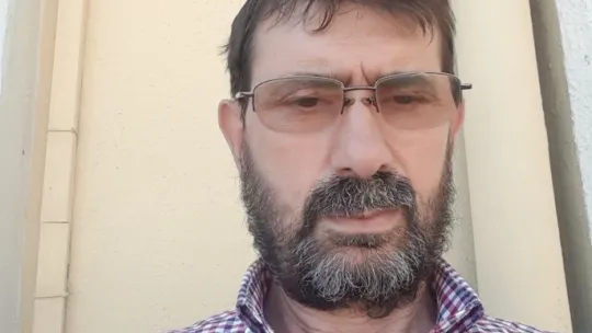 Bıçaklanarak öldürülen ve evlerinde yakılan çift gözyaşları içinde toprağa verildi