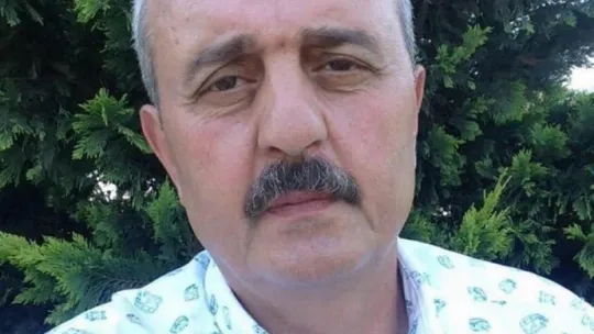 Bıçaklanarak öldürülen ve evlerinde yakılan çift gözyaşları içinde toprağa verildi