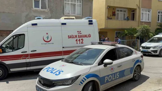 Bıçaklı kavgada 2 kardeş ve polis memuru yaraladı