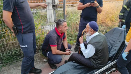 Bileti olmadığı için trene alınmadı, tren yoluna çıkarak 1 kilometre yürüdü