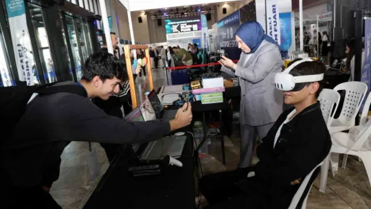 Bilişim Fuarı stantlarına 7'den 70'e yoğun ilgi