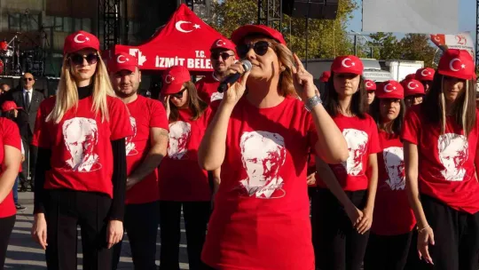 Bin 380 kişi aynı anda zeybek oynadı