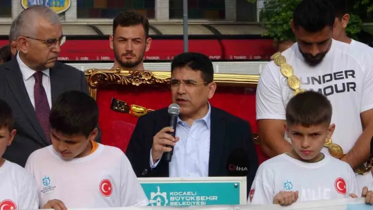 Bin 400'ten fazla güreşçi 180 bin TL'lik altın kemer için ter dökecek