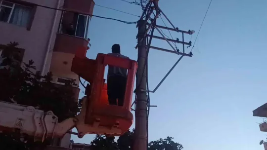 Bina duman doldu, mahsur kalan vatandaşları itfaiye kurtardı