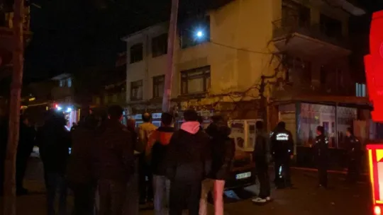 Kocaeli'de binanın 3. katı alev alev yandı