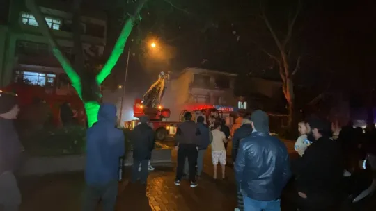 Kocaeli'de binanın 3. katı alev alev yandı