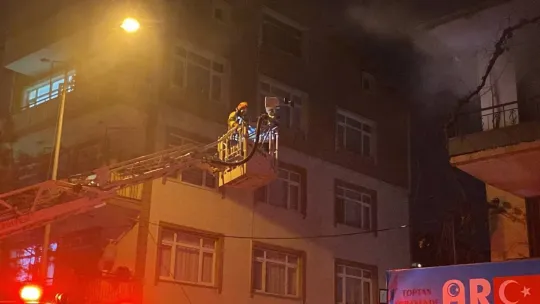 Kocaeli'de binanın 3. katı alev alev yandı