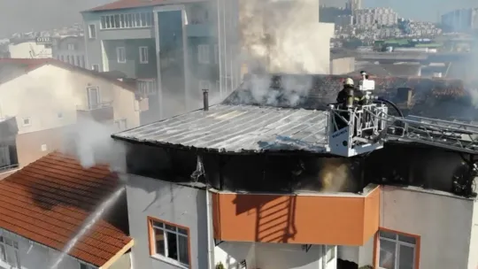 Yangın mahalleliyi sokağa döktü