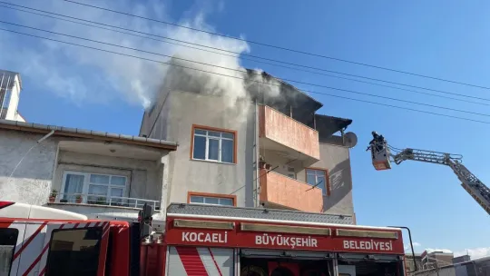Yangın mahalleliyi sokağa döktü
