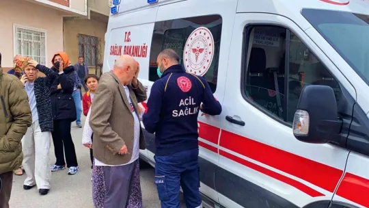 Binanın çatısı alevlere teslim oldu
