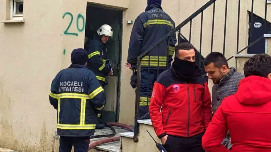 Binanın giriş katı alevlere teslim oldu