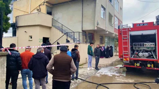 Binanın giriş katı alevlere teslim oldu