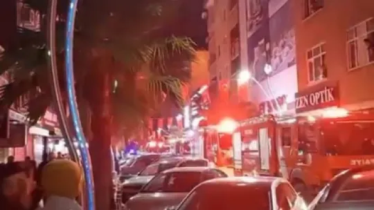 Kocaeli'de binayı ateşe verdi