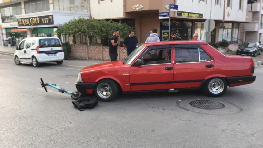 Binbin ile okula giden lise öğrencisine otomobil çarptı