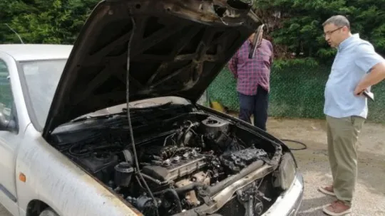 Bindikleri otomobil bir anda alev aldı!