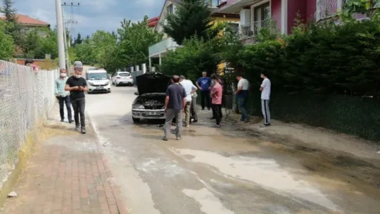 Bindikleri otomobil bir anda alev aldı!