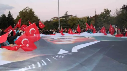 Binlerce kişi fener alayında Cumhuriyet için yürüdü